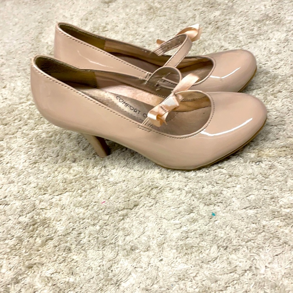 Super comfortable Beige dress shoes worn once